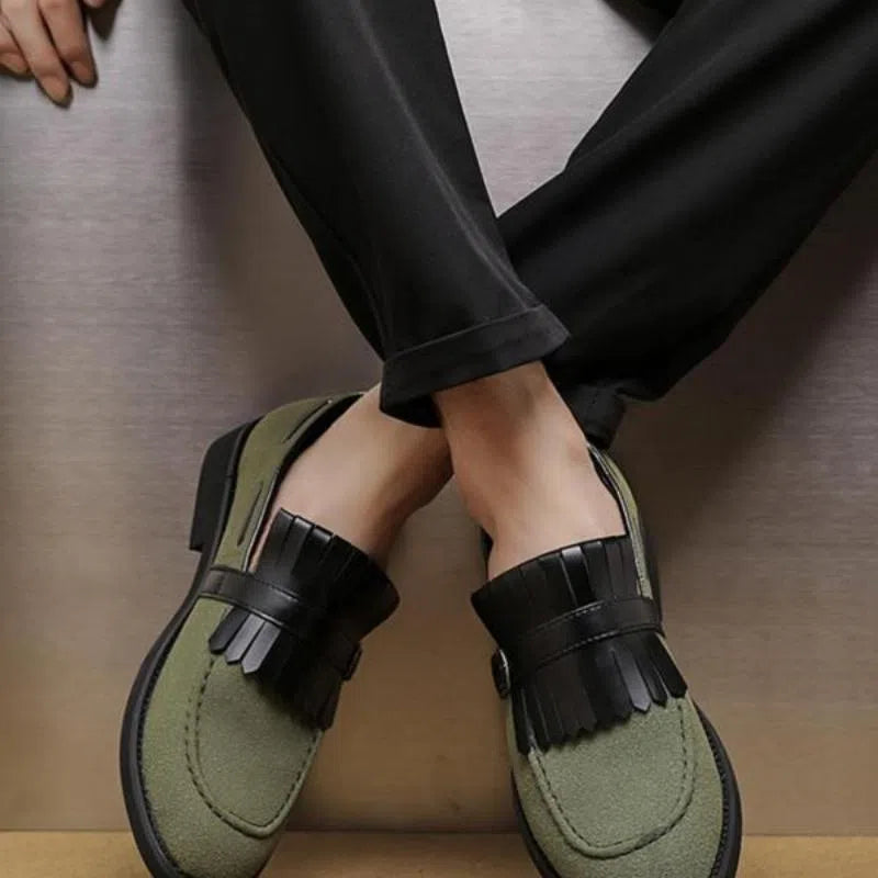 Men's solidcolour denim loafer shoes with tassel accents, pointed toe, flat heel, casual style