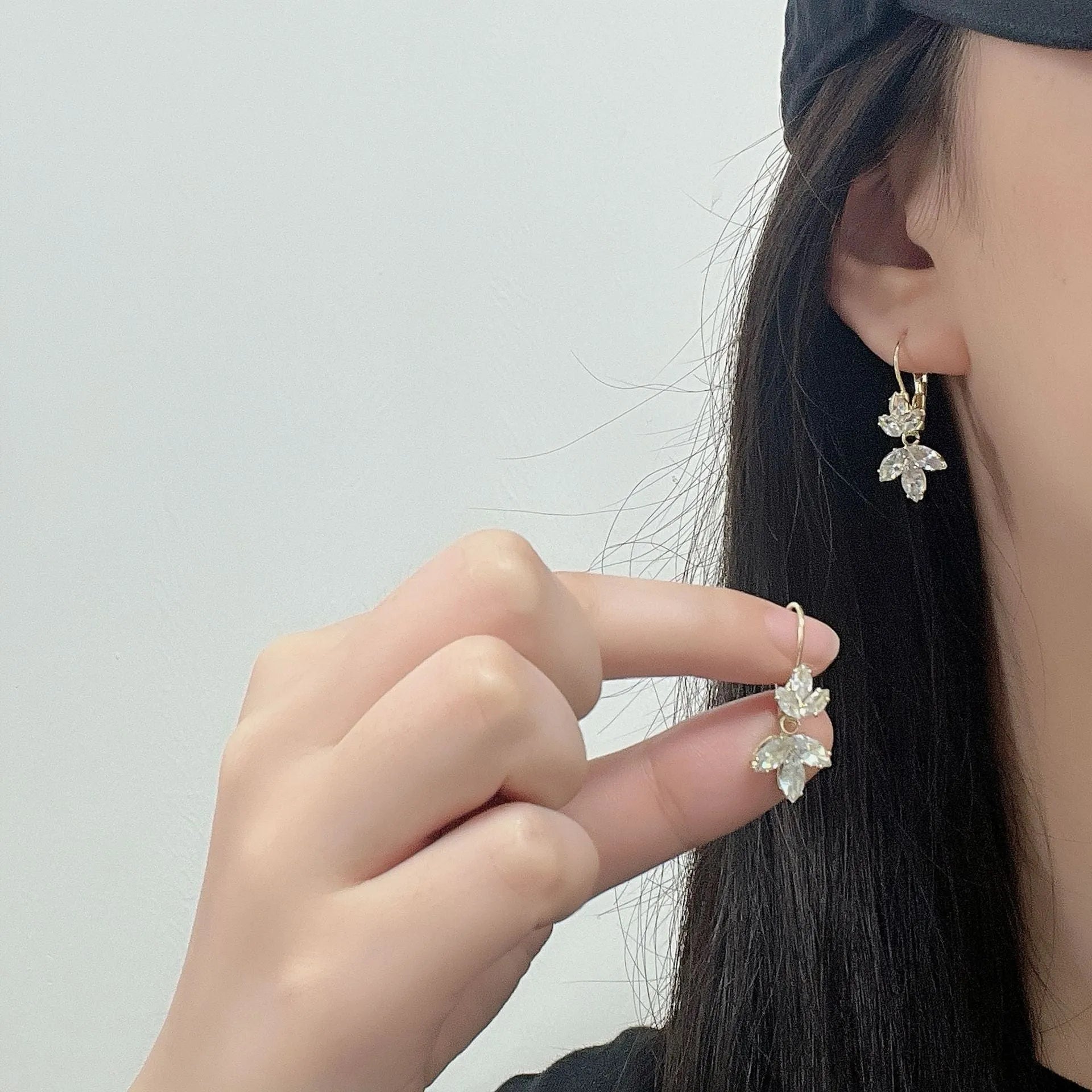 Women's delicate leaf earrings with inlaid zircon stones in platinum colour