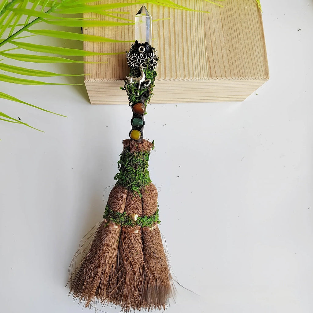 Natural crystal single pointed column broom made of chalcedony, white crystal colour variant
