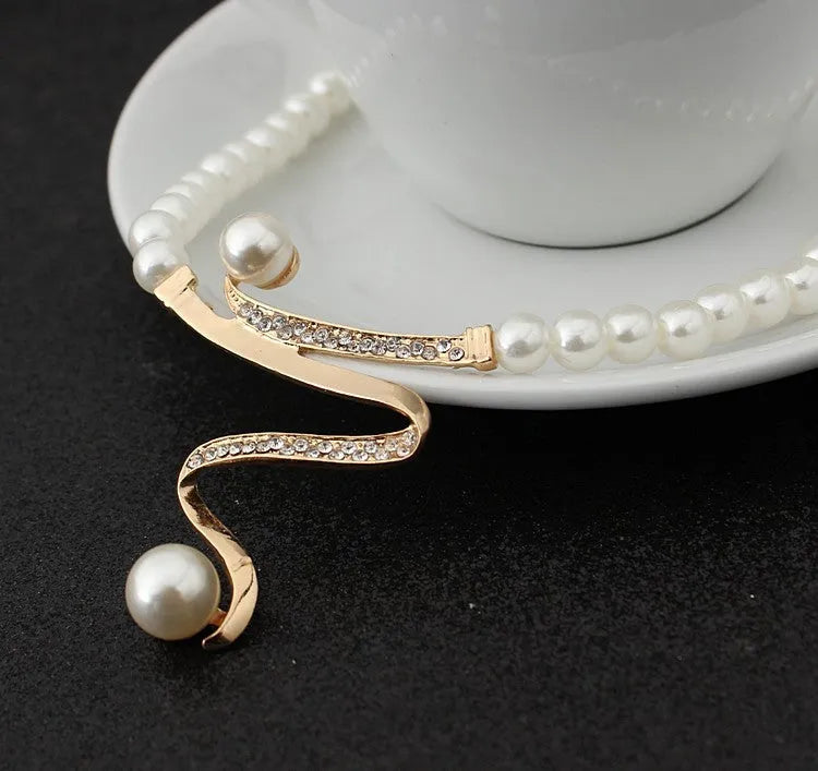 Gold electroplated pearl necklace and earrings set with drop-shaped pendant on deep V clavicle chain