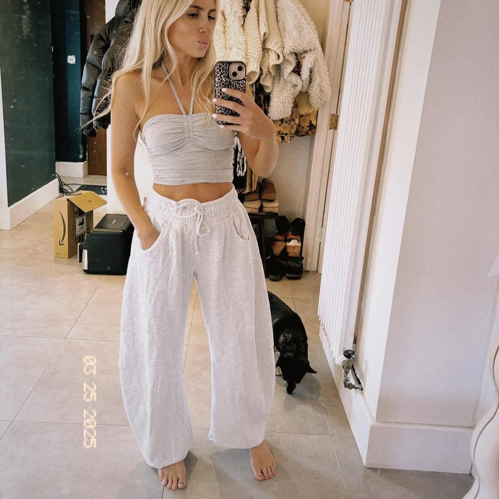 Loose cropped sweatpants with elastic waist in street fashion colours