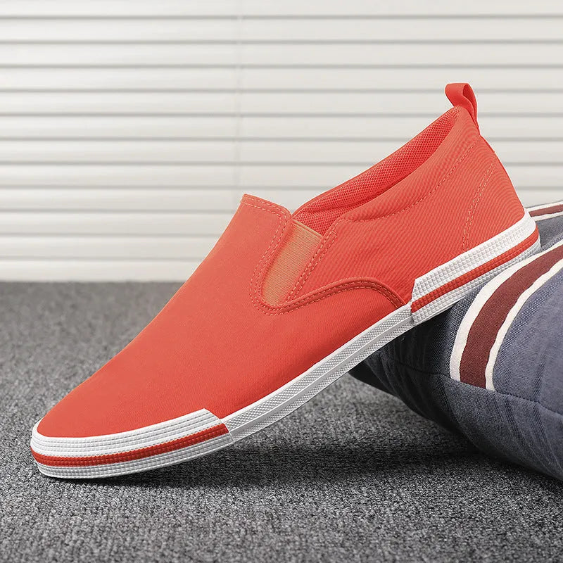 Men's low-top canvas casual shoe in grey with a vulcanised rubber sole and rounded toe.