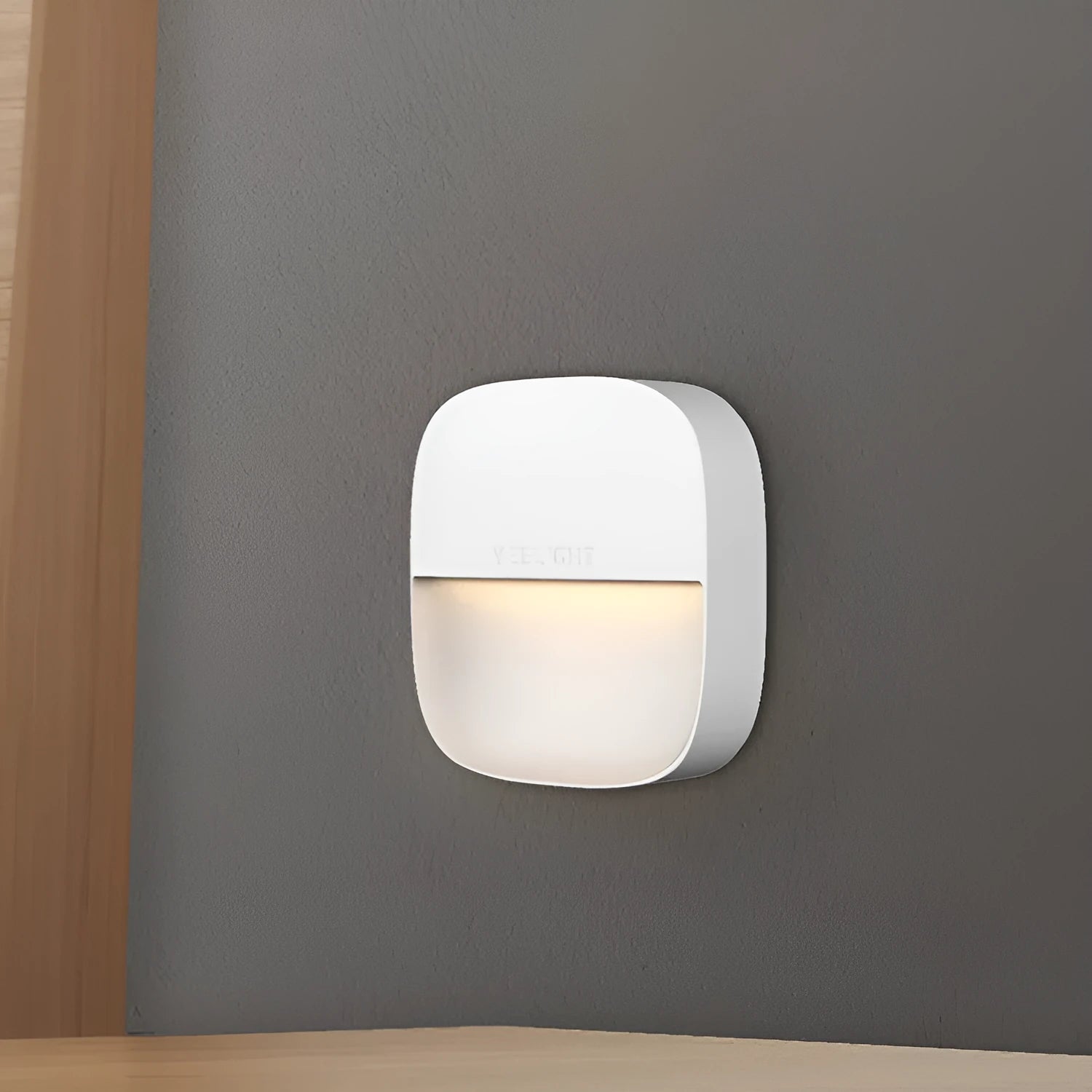 White square plug-in human body sensing night light 66mm with motion sensor for indoor use