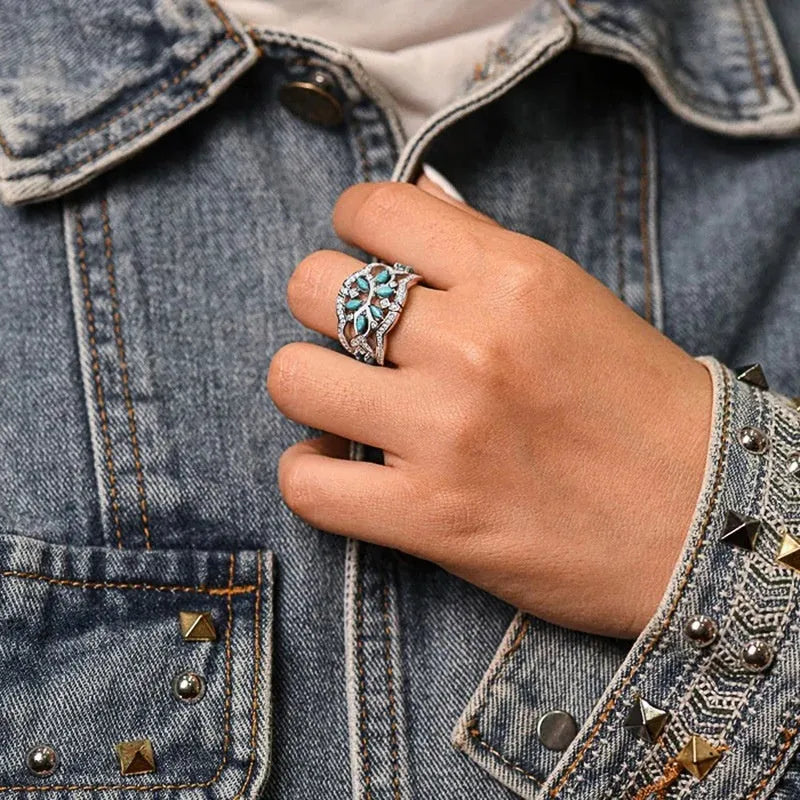Women's retro copper ring with inlaid zircon in White Gold finish geometric design