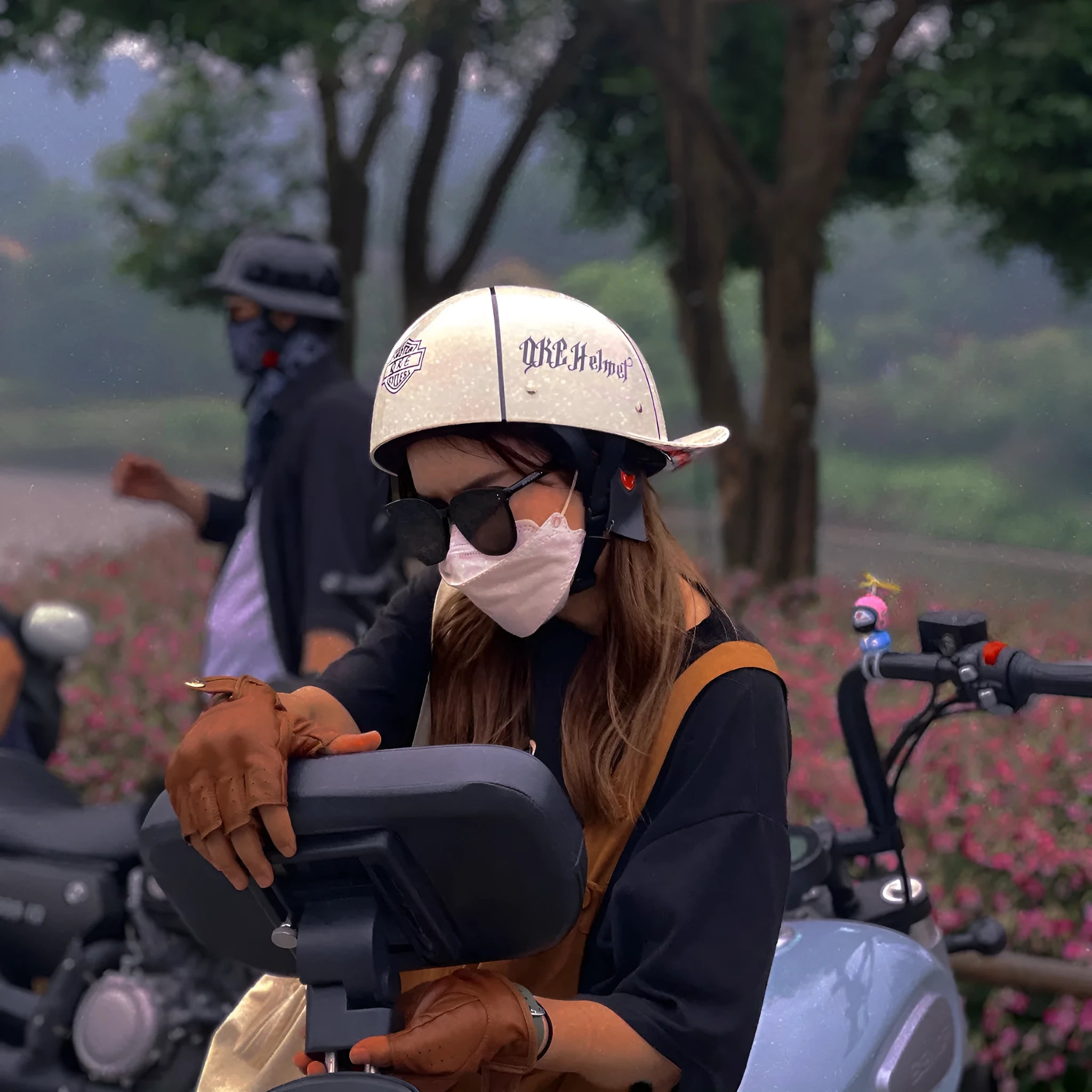 Men's bright black retro half bicycle helmet with integrated gradient blue visor, shown from the side.