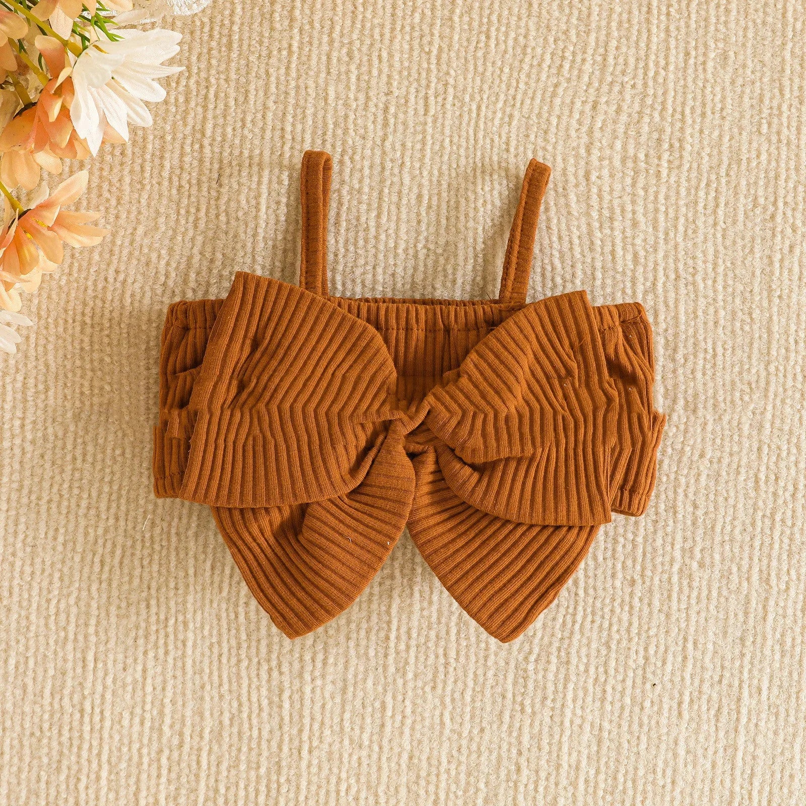 Girls' bow suspenders short top and trousers suit in beige cotton concave stripe fabric with hairband