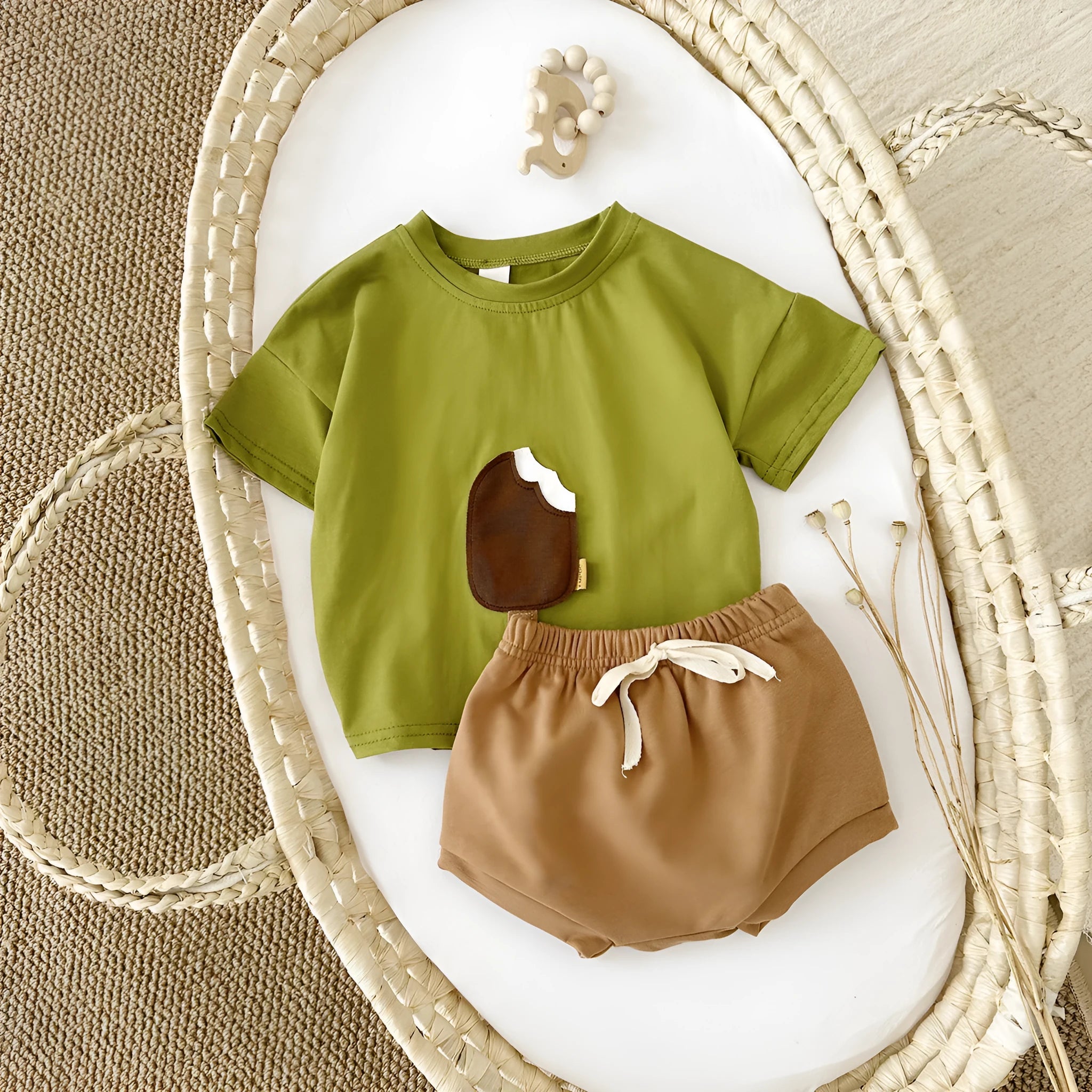 Girls' cotton shorts suit with ice cream patch design in Korean style, showing short sleeve shirt and matching shorts