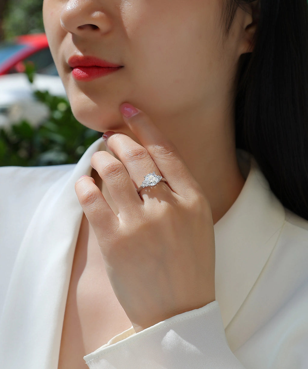 Galaxy Light 2-carat moissanite wedding ring set in S925 silver with platinum plating and gift box