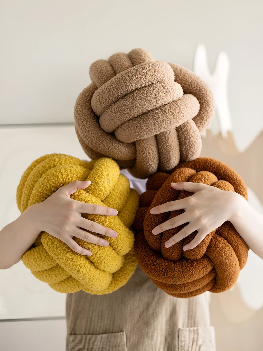 Round lamb wool knot cushion, 27–30cm, plain Nordic style, for living room sofa or bedside