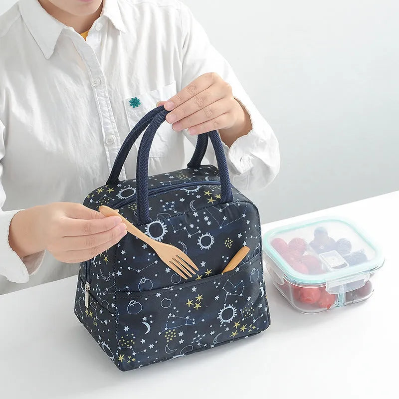 Thermal lunch bag with aluminium foil lining and Oxford cloth exterior in multiple colour options