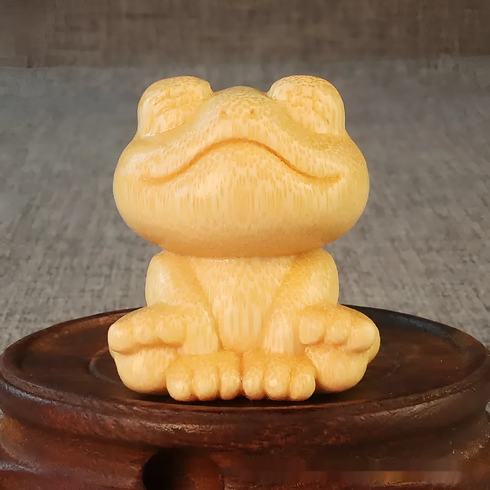 Solid bamboo smiling frog carving ornament measuring 5cm high with 120ml oil glove brush.