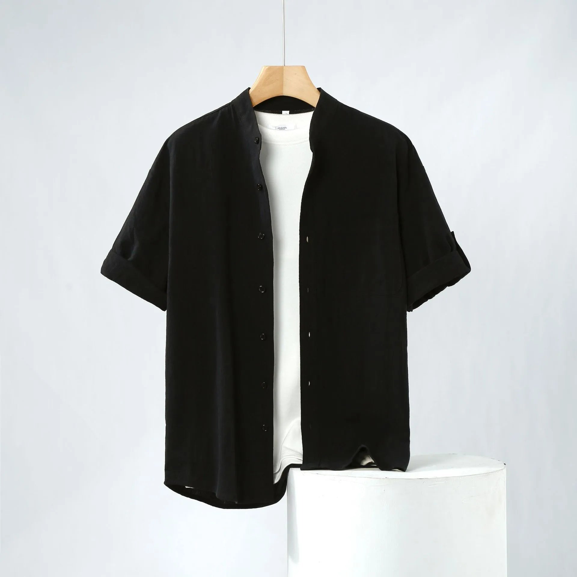 Men's loose fit short-sleeved linen blend shirt in a solid colour with a stand collar