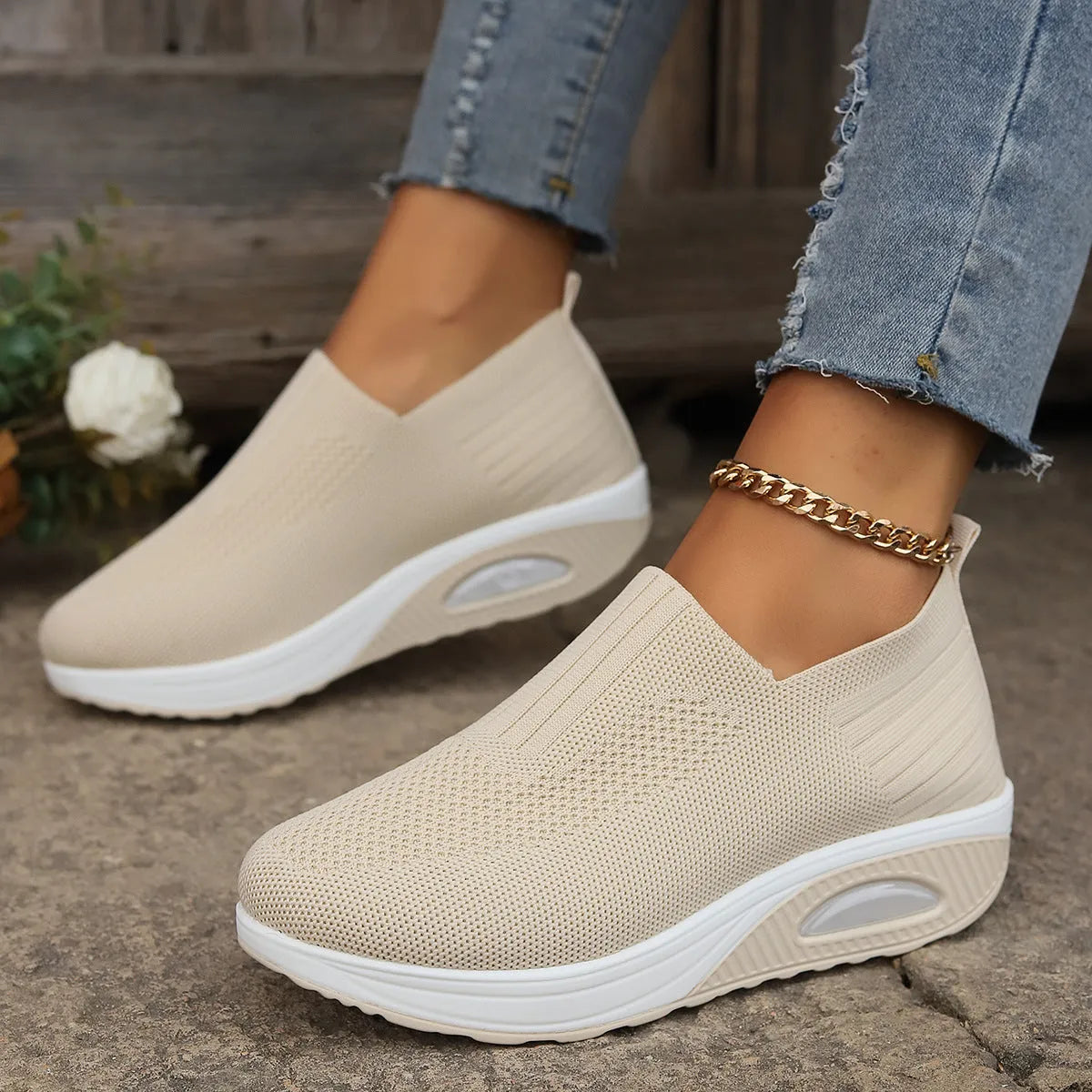 Unisex slip-on casual knitted wedge shoes in six colours with round toe and shallow opening