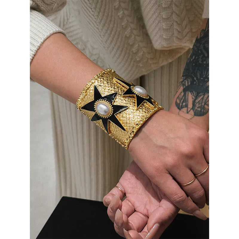 Gold-plated wide retro bracelet with star detailing, 5.8cm interface, picture colour finish