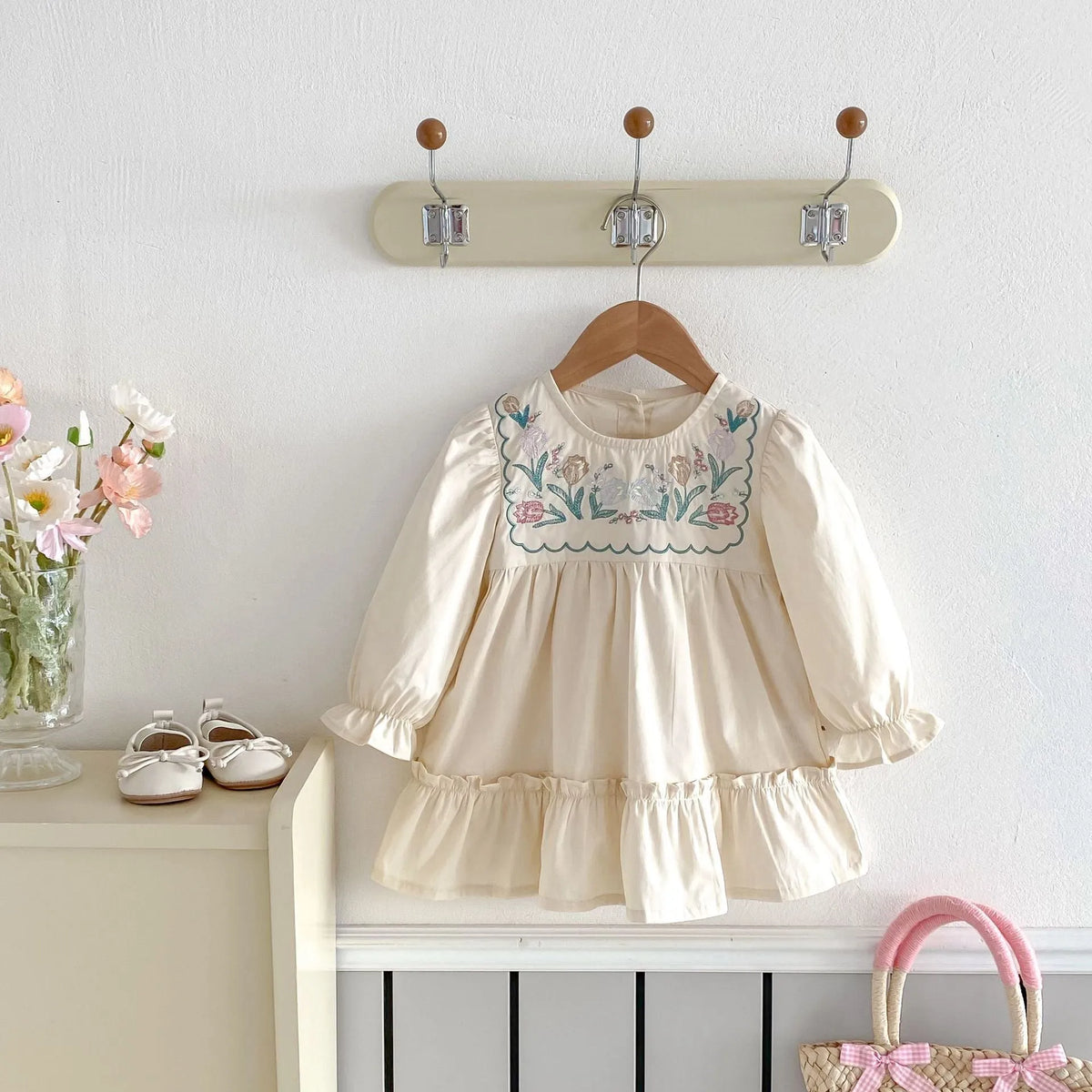 Girls' apricot long sleeve dress with ruffle sleeves, flower embroidery and princess skirt, sizes 80cm to 130cm