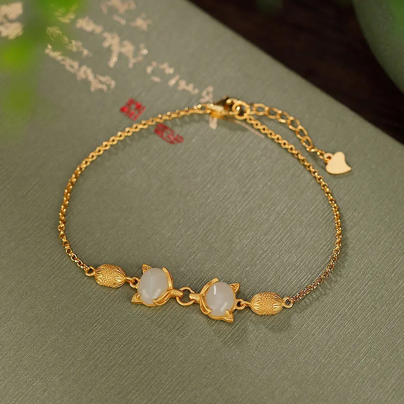 Women's 925 silver bracelet with a retro fox charm and a rectangular stone centrepiece on an adjustable chain.