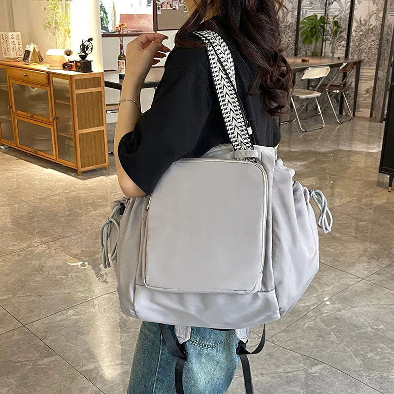 Nylon fabric mommy bag large capacity portable single shoulder tote for travel in black