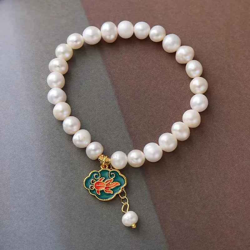White antique bracelet with freshwater pearl and goldfish lotus pendant