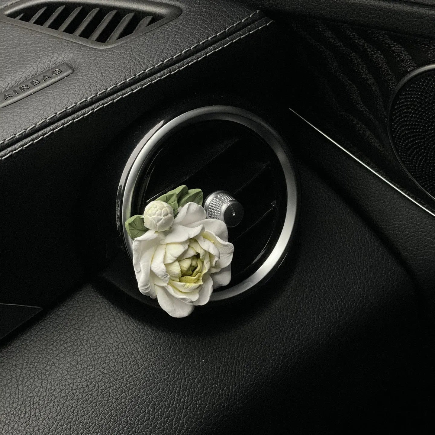 Jasmine car perfume solid gypsum diffuser clipped to air vent with 5ml essential oil bottle