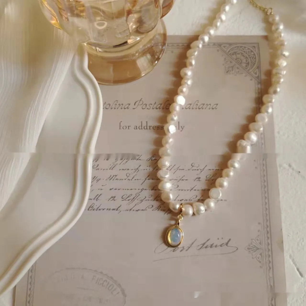 Vintage pearl necklace with geometric pendant on adjustable chain up to 50cm.