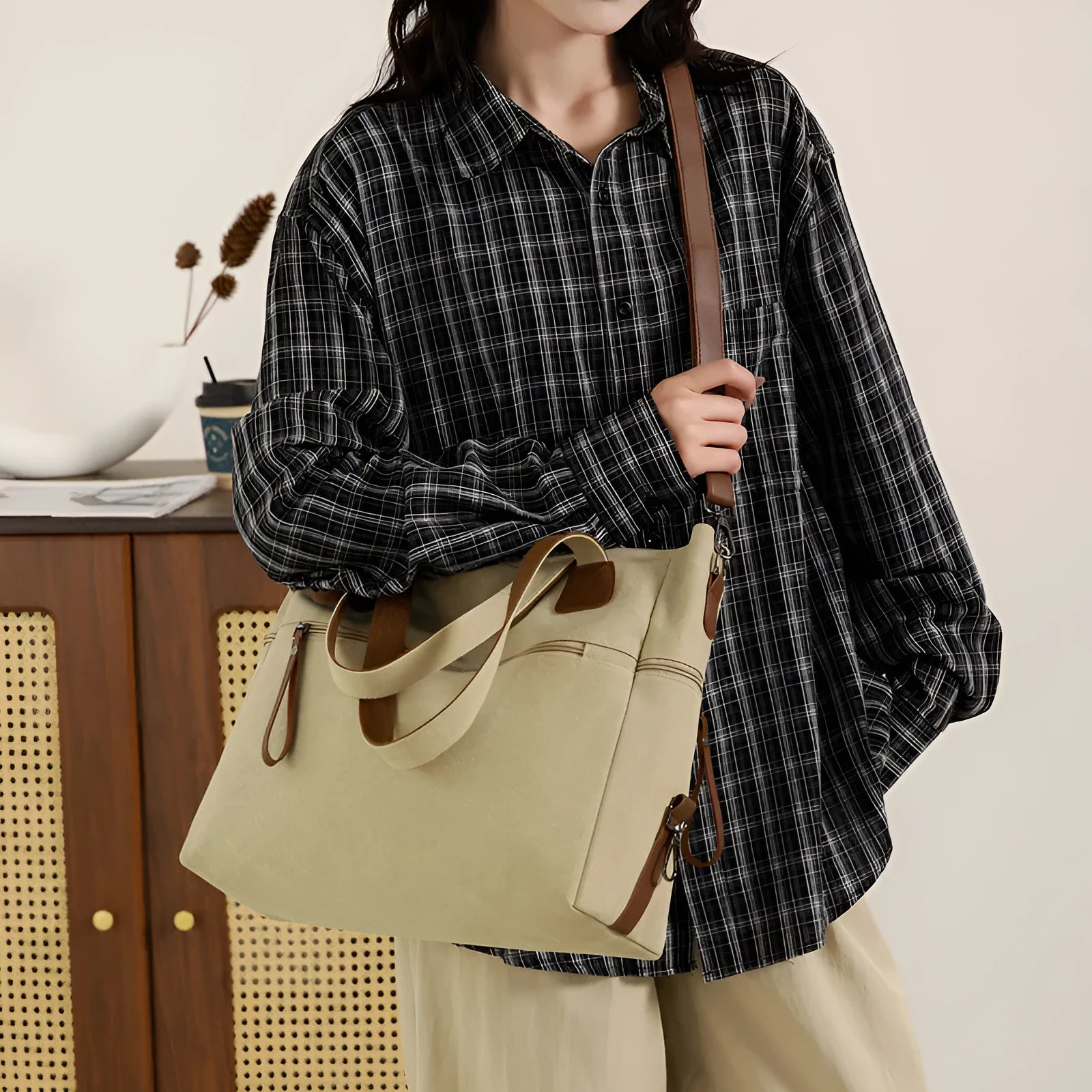 Women's retro style canvas shoulder bag with internal organiser pockets in horizontal square shape