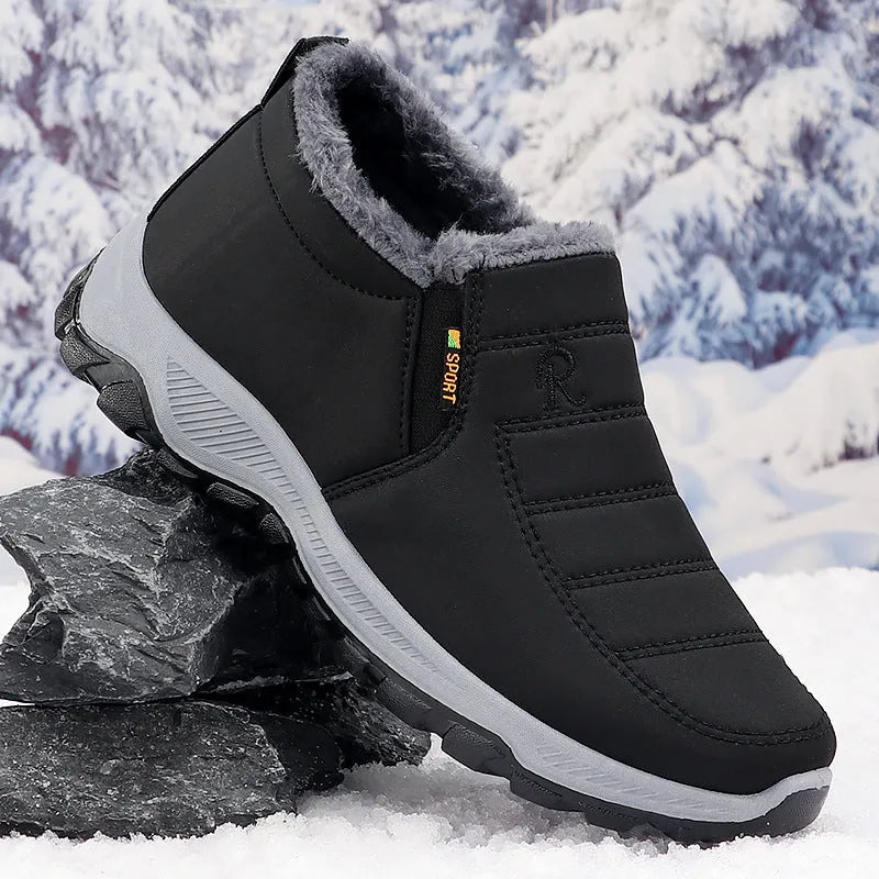 Men's fleece-lined cotton-padded snow boots in black with rubber sole and flat heel