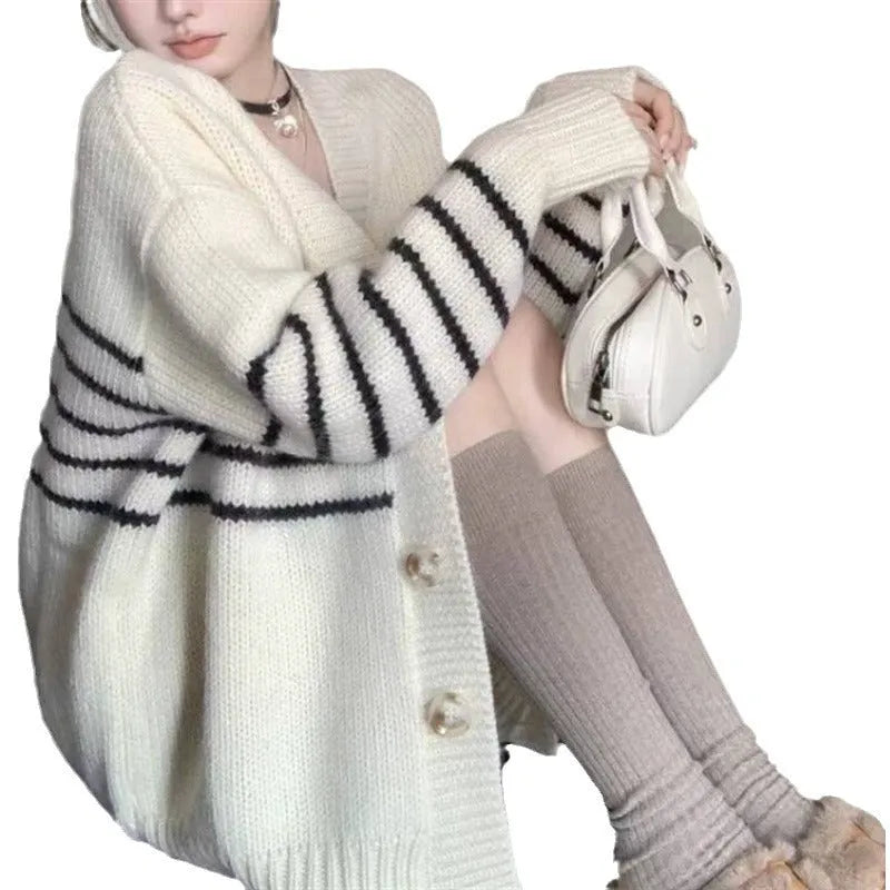 Collar button cardigan sweater with 3D pattern in picture colour