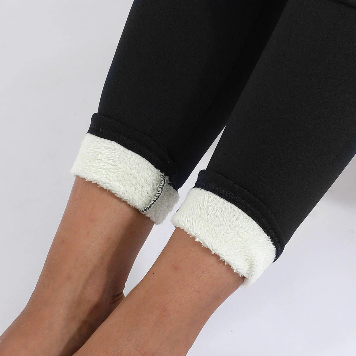 Premium stretch leggings for women featuring a luxurious lamb cashmere blend, thick and warm construction, and a flattering fit.