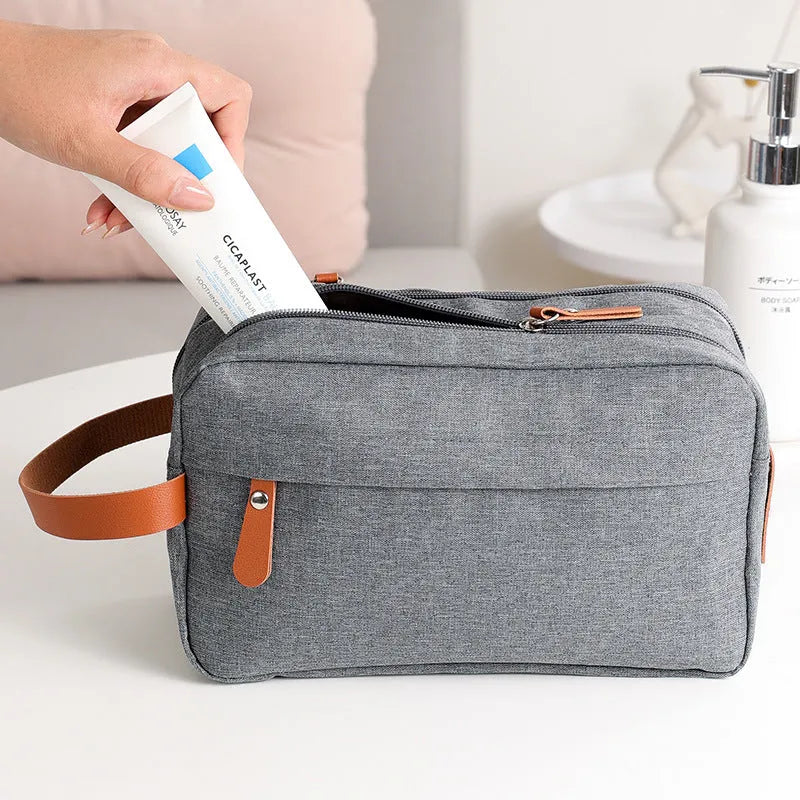 Men's polyester toiletry bag with sealed closure in gray colour, 25x15x10cm size for travel storage
