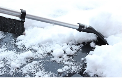 2-in-1 Telescopic Snow Brush and Ice Scraper with Extendable Handle for Effortless Windscreen Cleaning