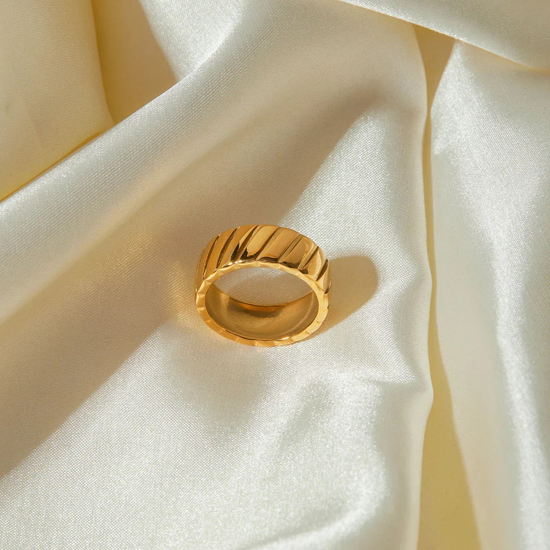 Elegant 18K gold plated ring with a unique hypotenuse pattern design