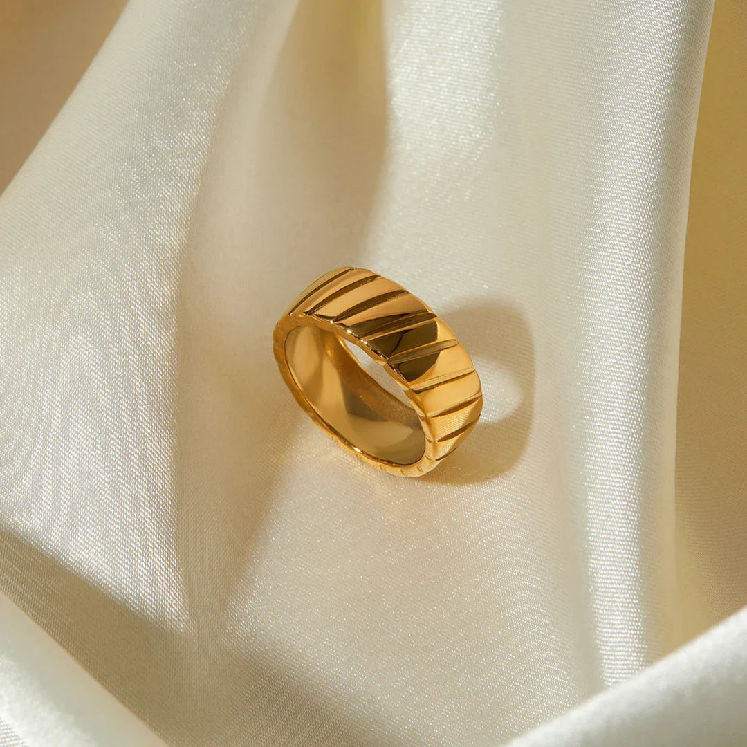 Elegant 18K gold plated ring with a unique hypotenuse pattern design